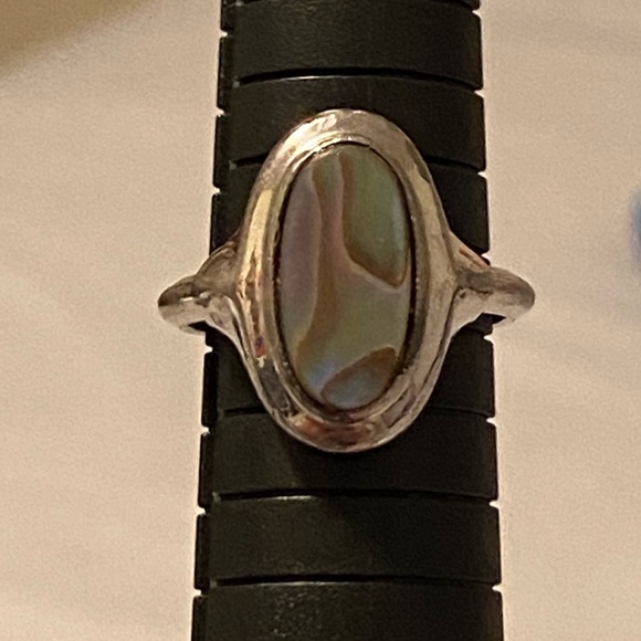 Avon Vintage Pretty Albalone size 6 1/2 Silver Ring. - Picture 7 of 7